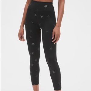 GapFit High Rise 7/8 black star Leggings
